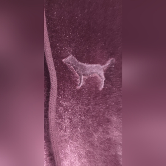 PINK Victoria Secret Women's Burgundy Purple Velvet Cropped Hoodie Size S Unworn - Picture 4 of 9